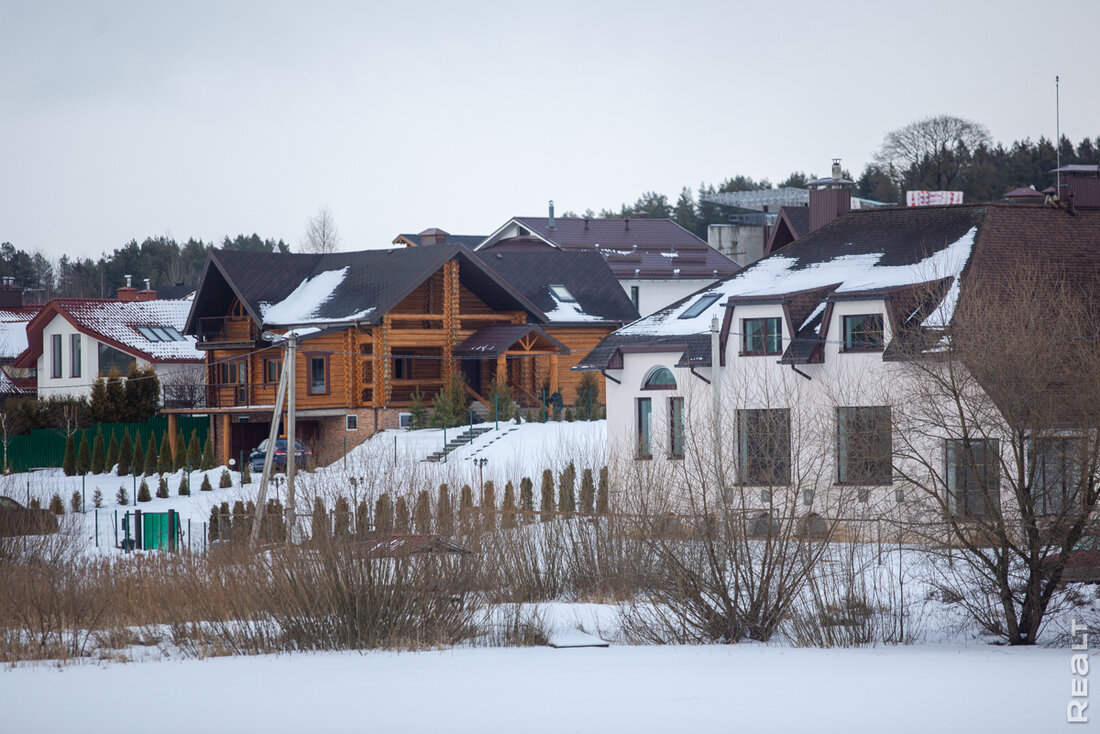 «Основной запрос — дачи до 25 тысяч долларов». Что сейчас происходит с загородкой