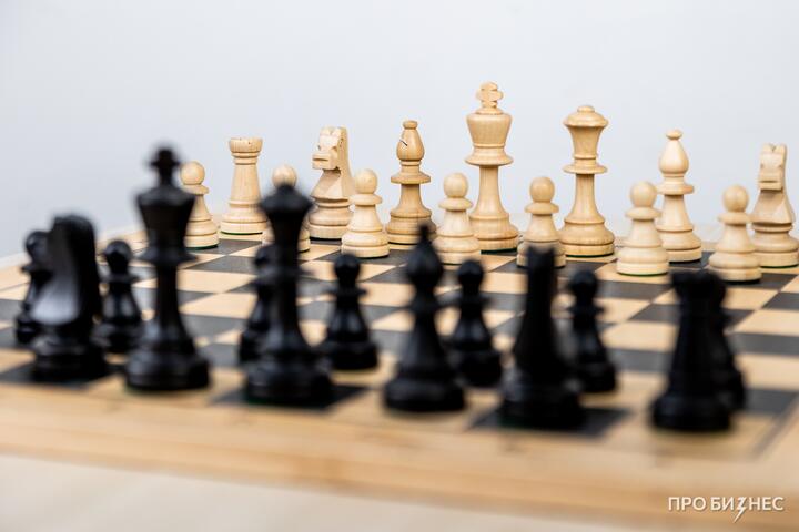 ФОТО: Изучайте конкурентов вручную: как избежать штрафов, если вы создаете рекламу с помощью ИИ