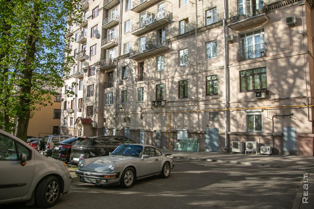 Здесь жило 130 ветеранов. Побывали в доме, где сохранилась уникальная «комната памяти» героев