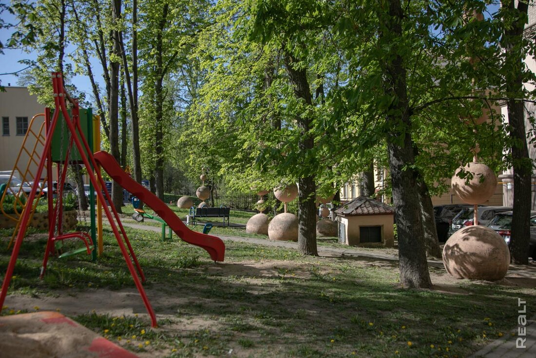Здесь жило 130 ветеранов. Побывали в доме, где сохранилась уникальная «комната памяти» героев