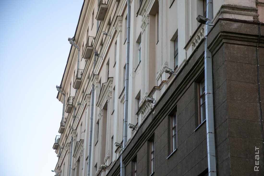 Здесь жило 130 ветеранов. Побывали в доме, где сохранилась уникальная «комната памяти» героев
