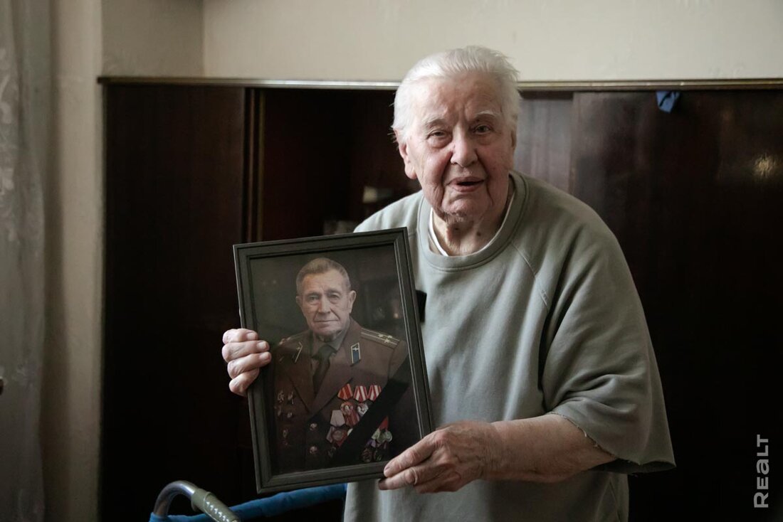 Здесь жило 130 ветеранов. Побывали в доме, где сохранилась уникальная «комната памяти» героев
