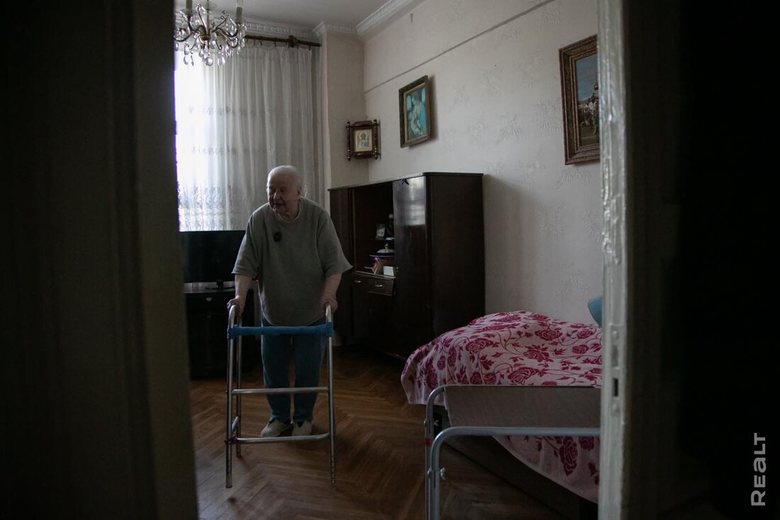 Здесь жило 130 ветеранов. Побывали в доме, где сохранилась уникальная «комната памяти» героев