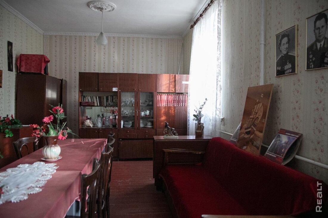 Здесь жило 130 ветеранов. Побывали в доме, где сохранилась уникальная «комната памяти» героев