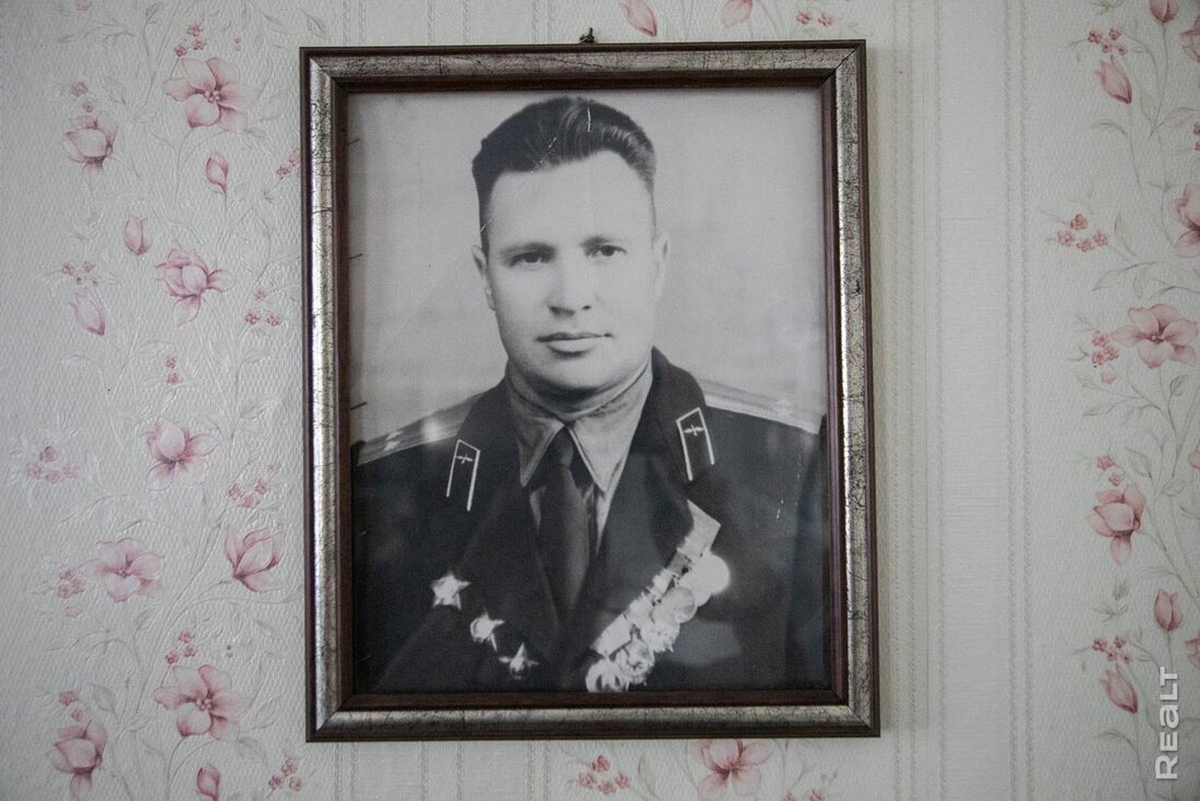 Здесь жило 130 ветеранов. Побывали в доме, где сохранилась уникальная «комната памяти» героев