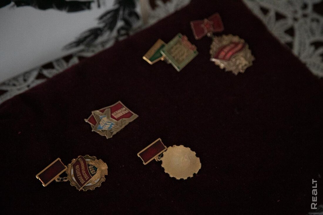 Здесь жило 130 ветеранов. Побывали в доме, где сохранилась уникальная «комната памяти» героев