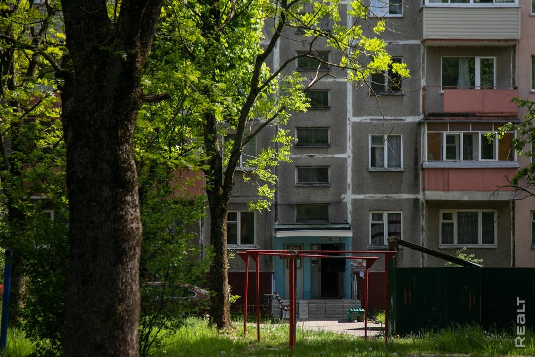 «Место — прекрасное». Как живется в недорогих хрущевках возле Чижовского водохранилища