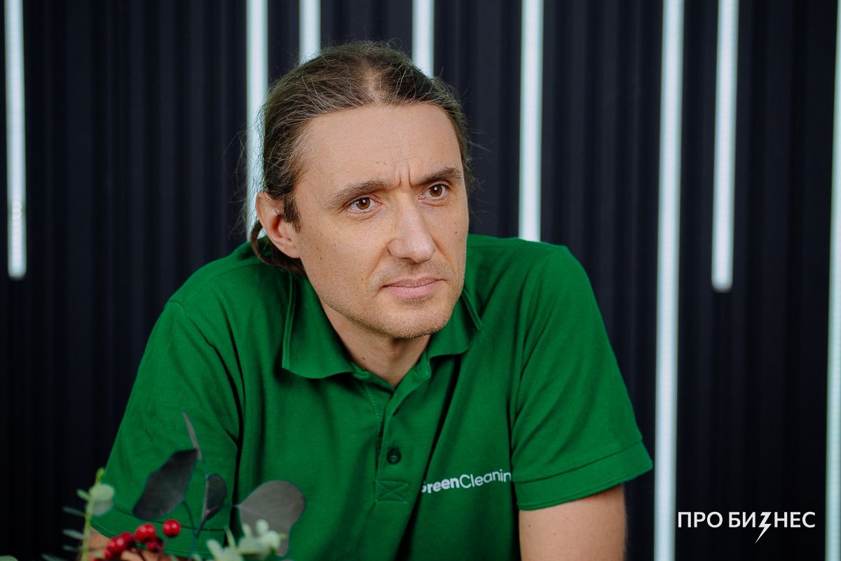 «550 рублей за «однушку» — обоснованный тариф». Почему демпингуют на рынке клининговых услуг и кто страдает от «копеечных уборок»