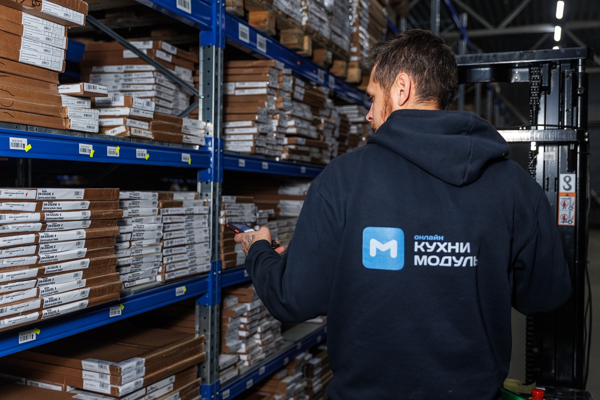 «Пустили 4 фуры кухонь в дробилку, чтобы не продавать брак». Как появился модульный формат кухонь в Беларуси и почему он активно развивается сейчас?