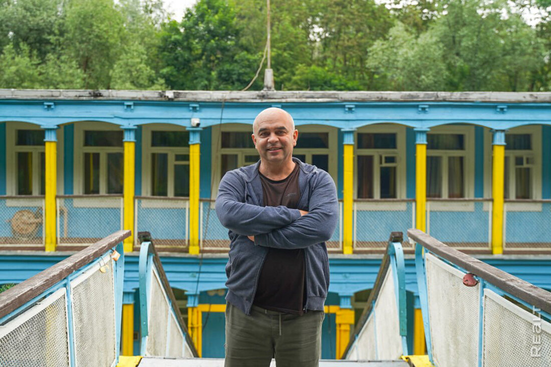 «Такой один в Беларуси». Как семья восстановила уникальный отель-корабль