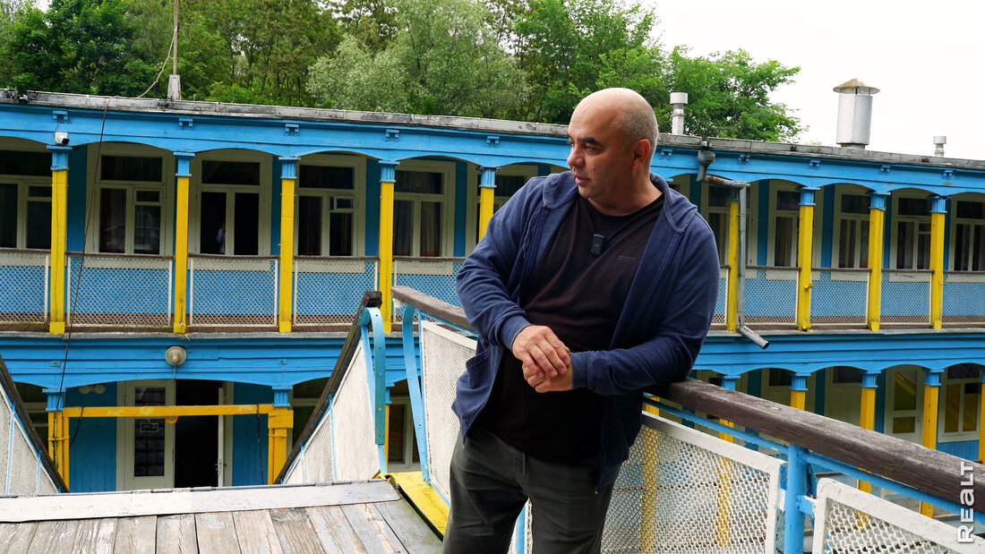«Такой один в Беларуси». Как семья восстановила уникальный отель-корабль